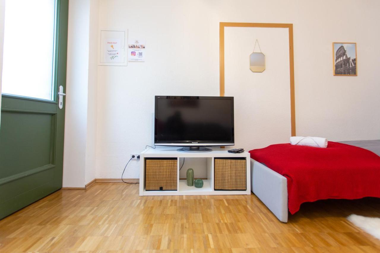 Fullhouse - Halle - R6 Apartments - Smarttv - Nespresso Bagian luar foto