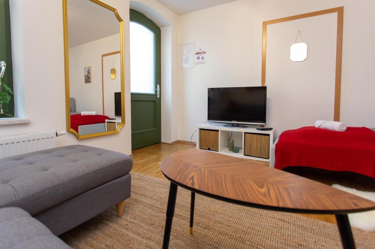 Fullhouse - Halle - R6 Apartments - Smarttv - Nespresso Bagian luar foto