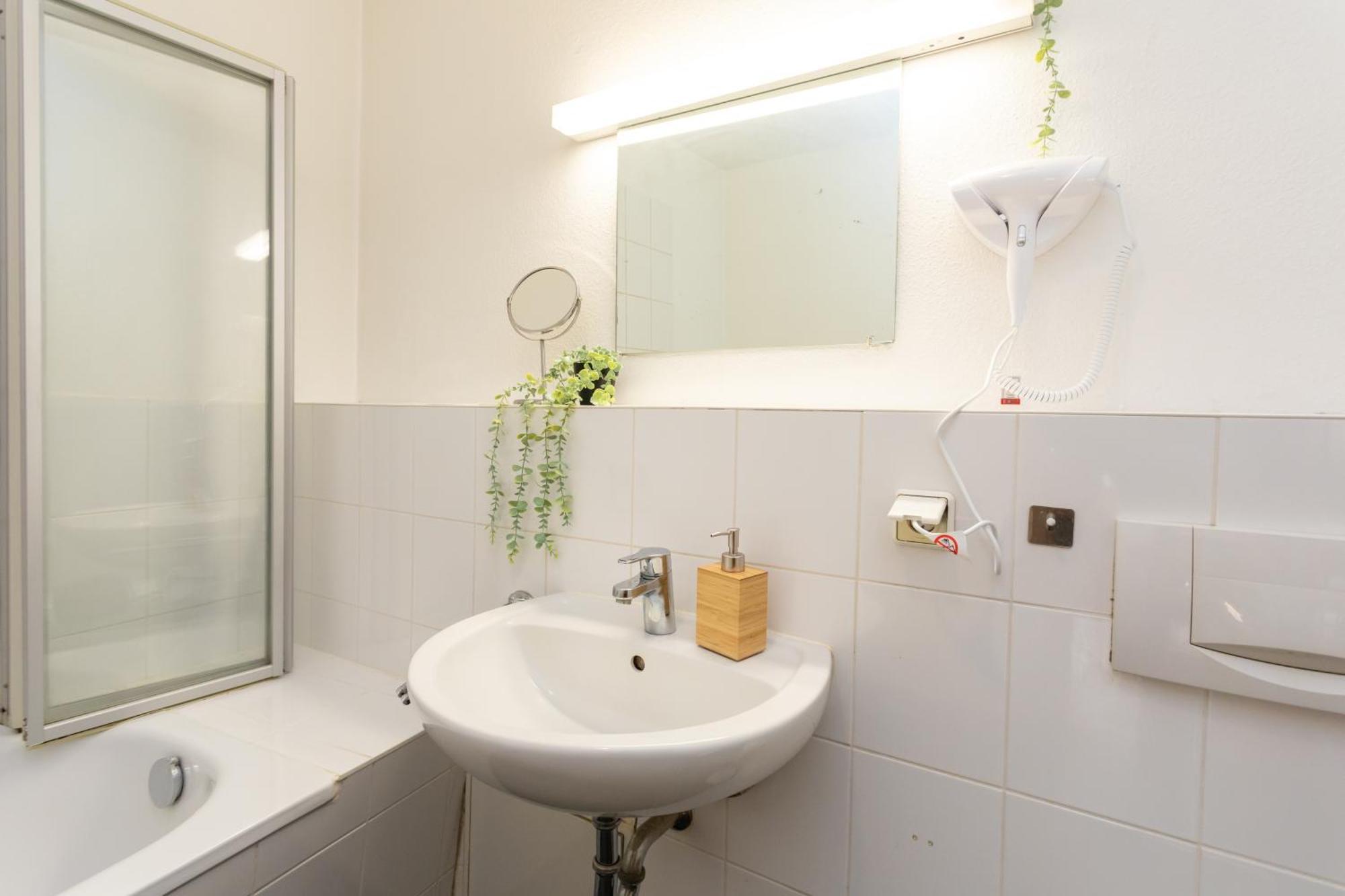 Fullhouse - Halle - R6 Apartments - Smarttv - Nespresso Bagian luar foto