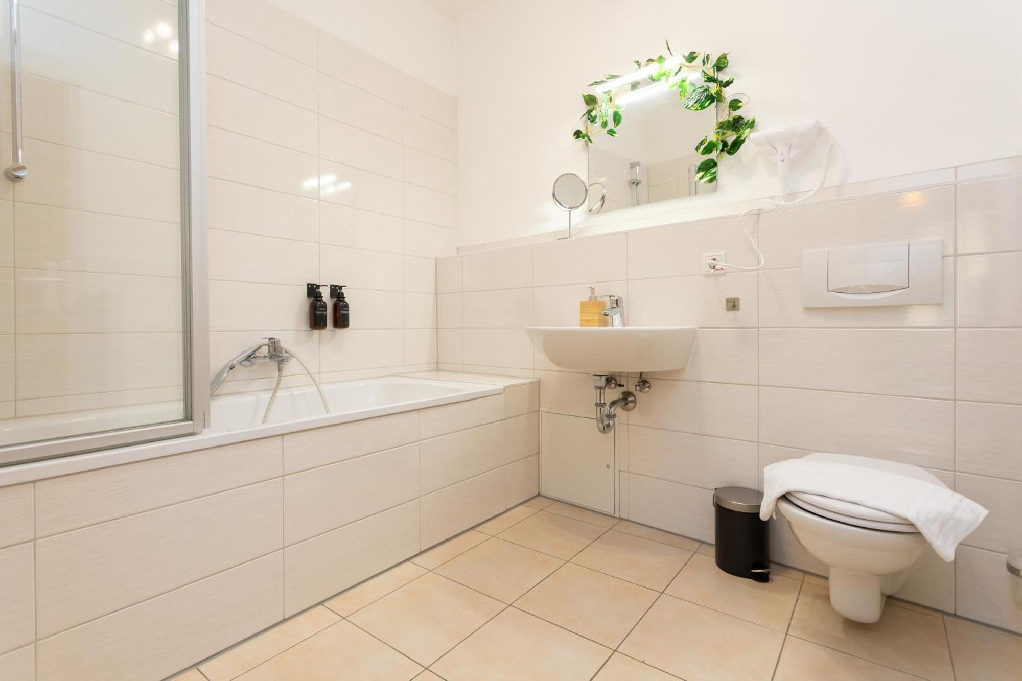 Fullhouse - Halle - R6 Apartments - Smarttv - Nespresso Bagian luar foto